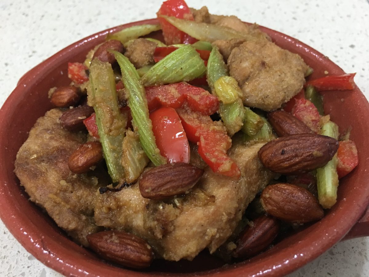 CHICKEN AND ALMONDS