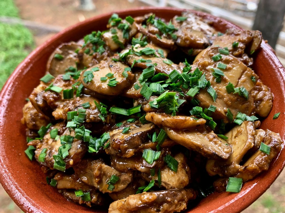 SAUTEED MUSHROOMS AND GARLIC