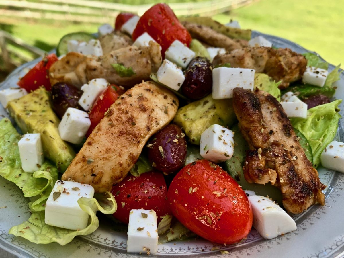 GREEK SALAD WITH CHICKEN