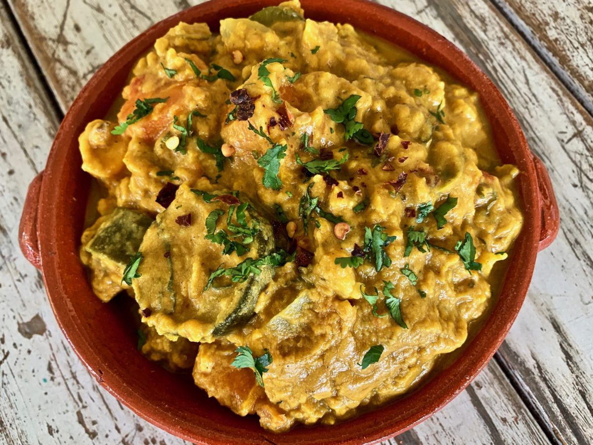 VEGAN LENTIL AND VEGETABLE CURRY