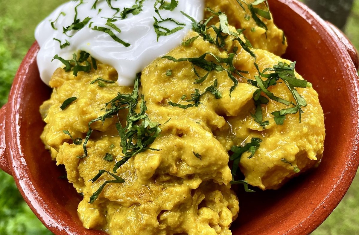 SLOW COOKER CAULIFLOWER AND POTATO CURRY