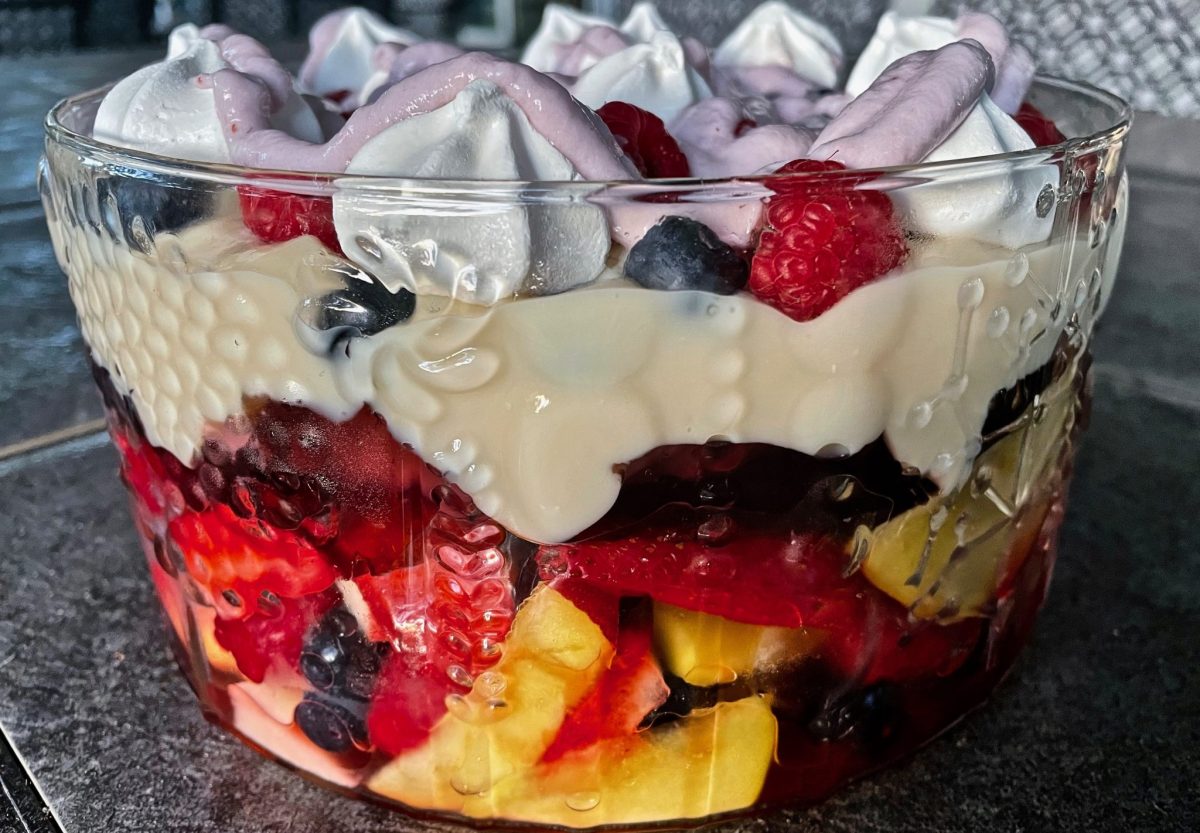 CHRISTMAS FRUIT TRIFLE